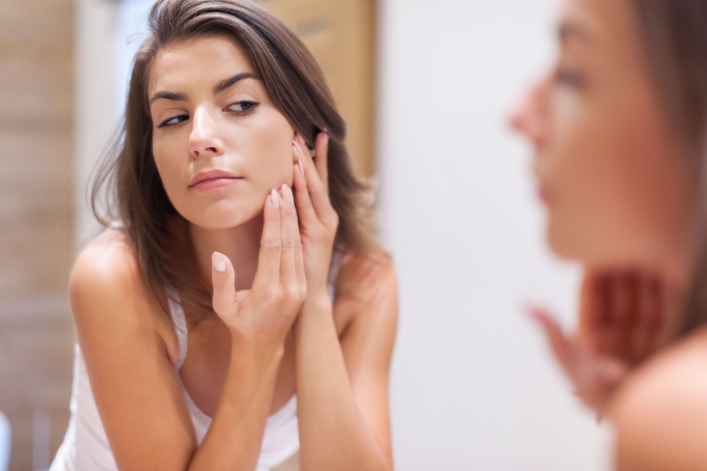 Jak pielęgnować suchą skórę? Najlepsze kosmetyki, skuteczne triki i najczęściej popełniane błędy