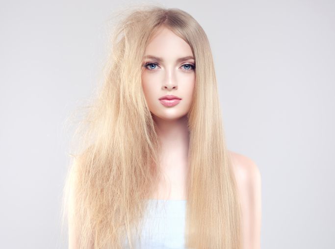 Keratynowe prostowanie włosów – na czym polega?